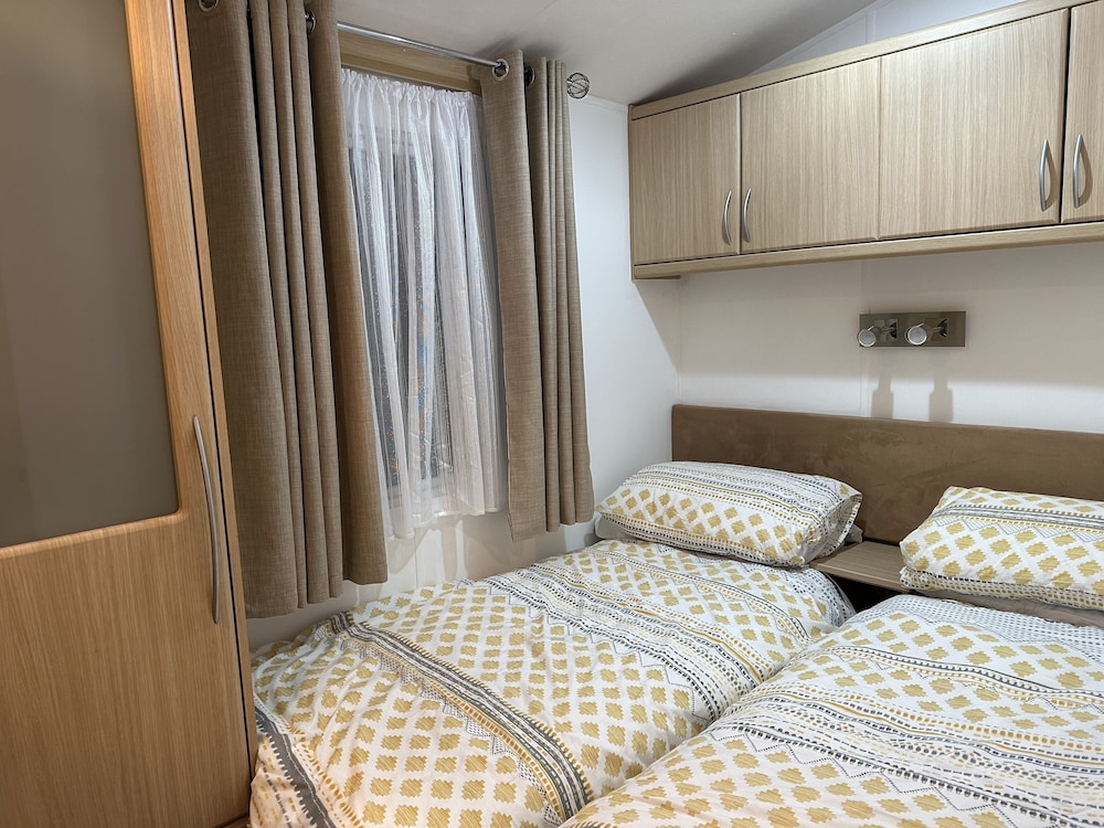 Charming 5-beds Caravan in Beautiful Seton Sands view 3