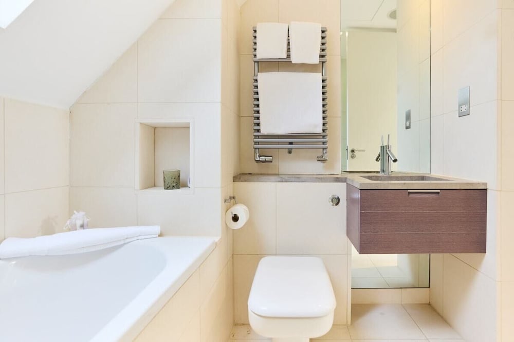 The Hampstead Garden Hideaway - 5bdr Home With Pool and Garden