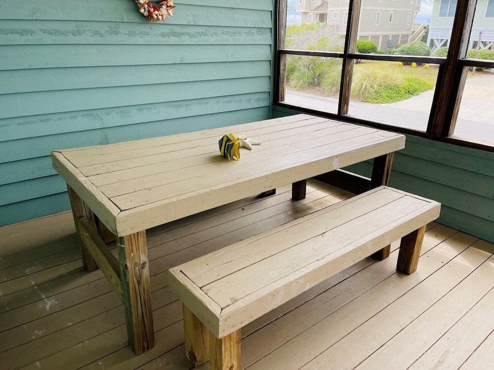 Fore Shore West- 4 Bedroom Home by RedAwning