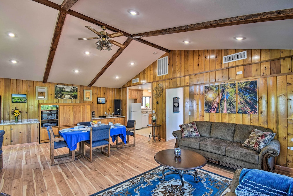 Stunning 'treetop Villa' - 1 Mi to Dtwn Mariposa! view 4