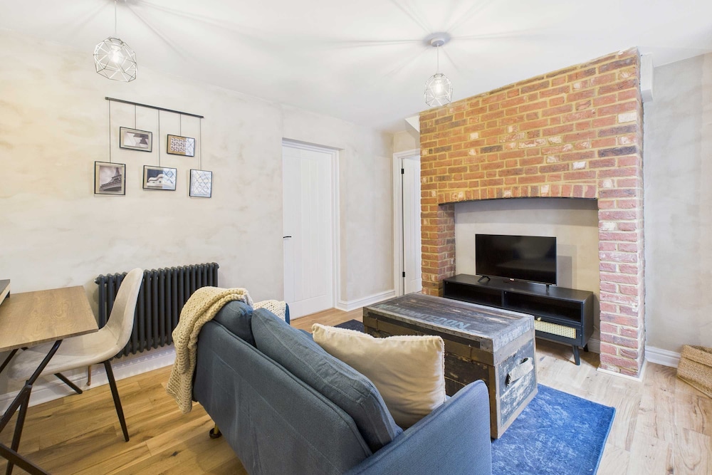 Host Stay Dame Alice Street