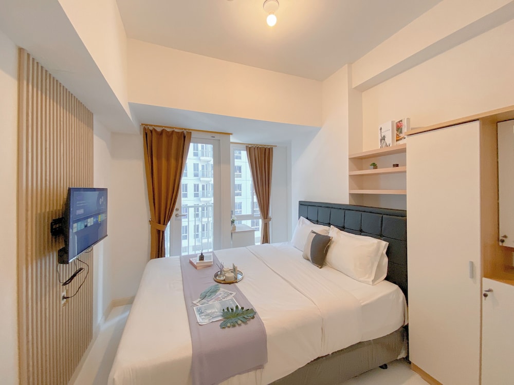 Cozy Living Studio Room at 26th Floor Tokyo Riverside PIK 2 Apartment