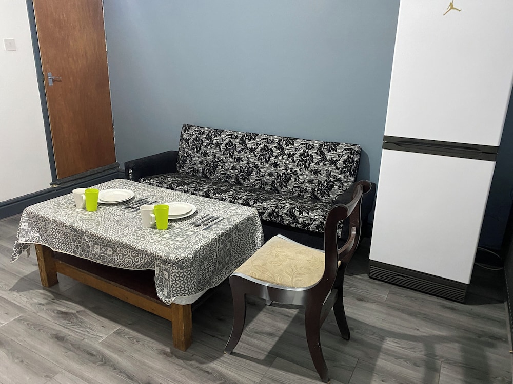 Room in Guest Room - Comfortable Room in Coventry City Centre