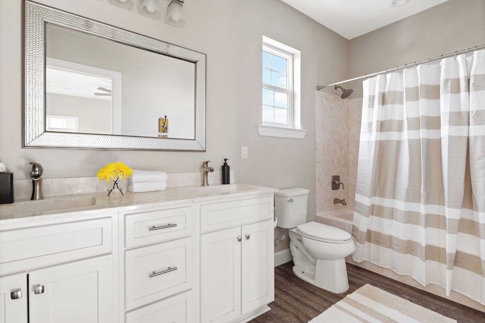 Sleeps 18! Private Pool, Hot Tub, Near Beach Miramar Dream House by Avantstay