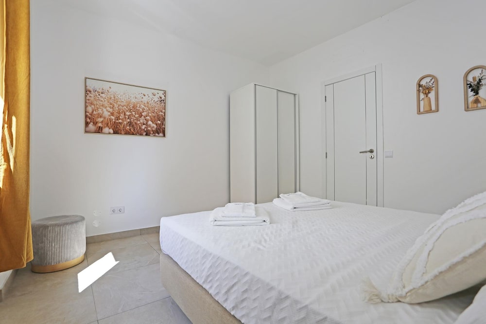 B88 - Mendon a Street Apartment