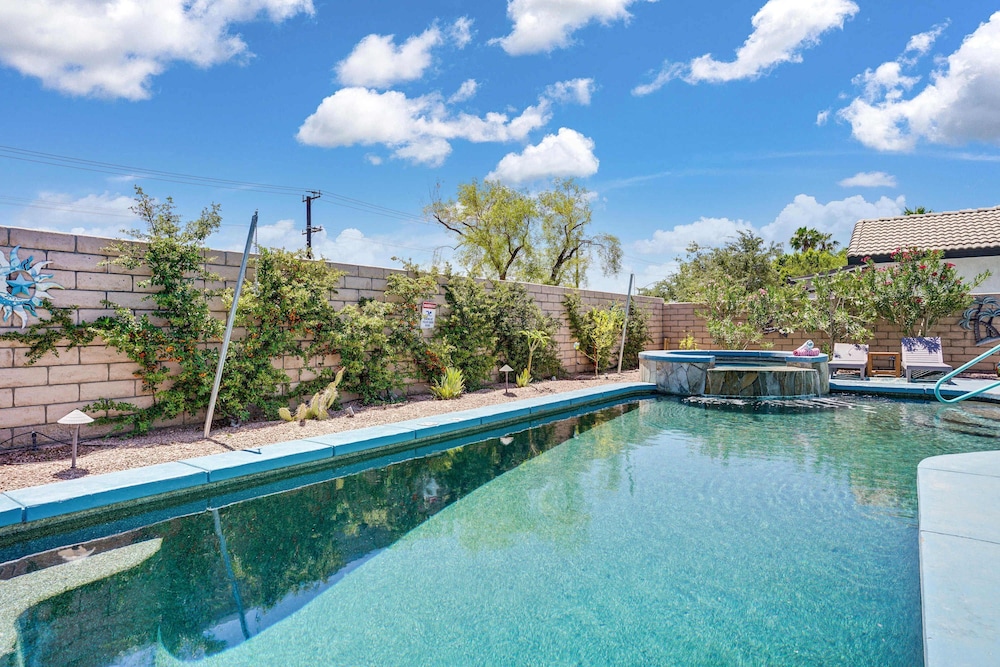 Palm Springs Escape Pool Spa Mountain Vibes