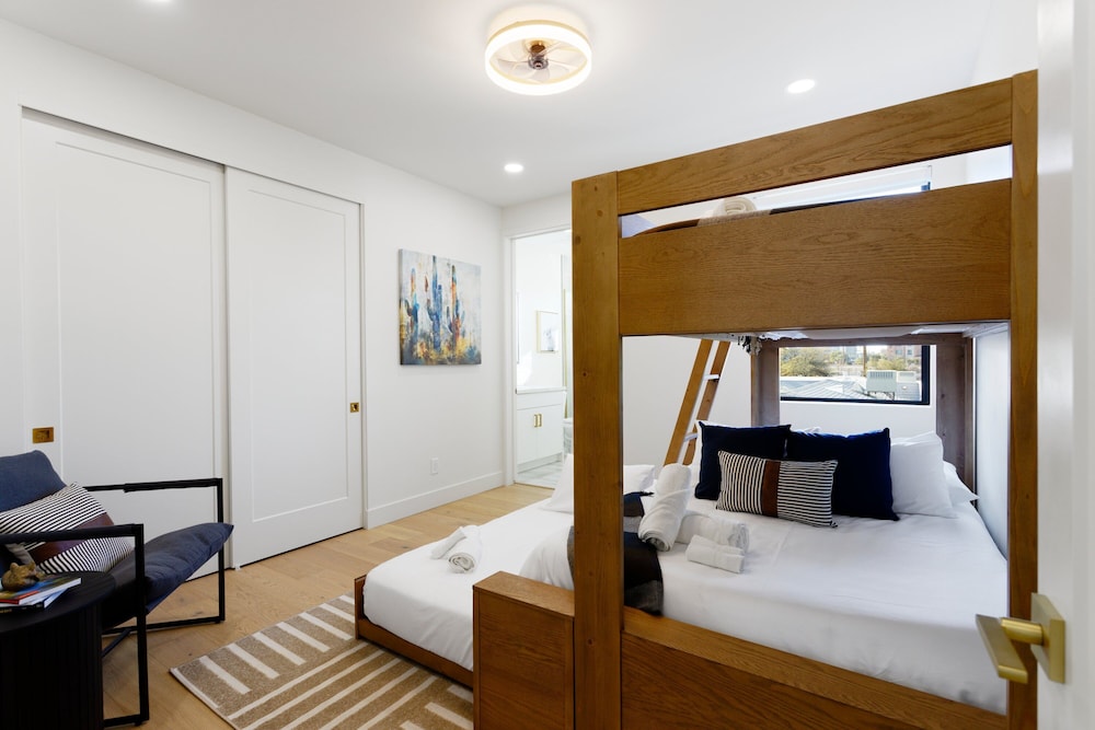 Luxe - Nouveau - Sparkling Pool - Walk to Old Town