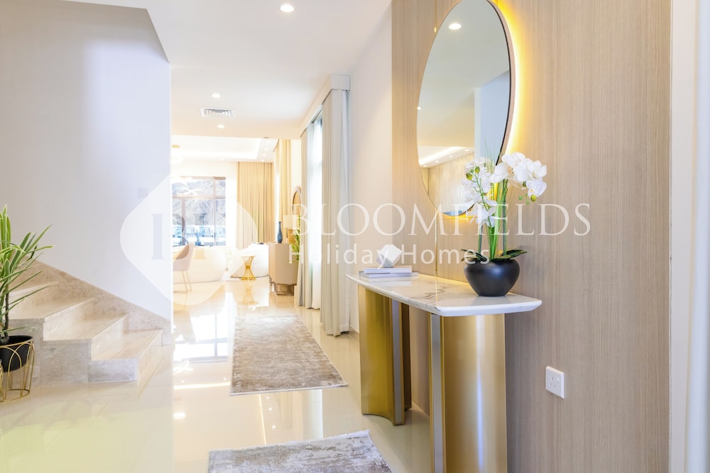 Bloomfields 4PluseMaid Royal Dana Villas