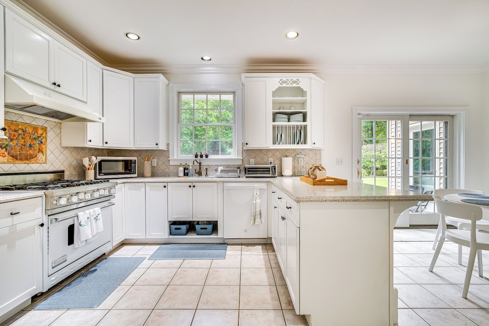 Serene Hudson Valley Escape w/ Pool & Grill
