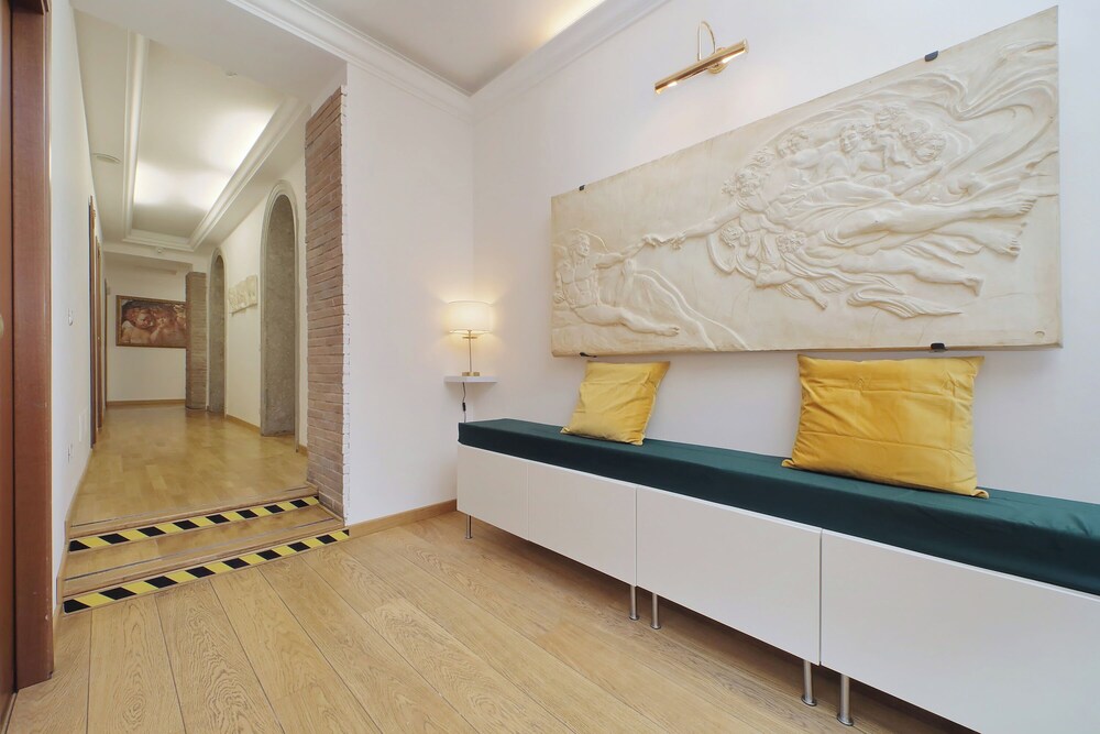 Romulus Rooms