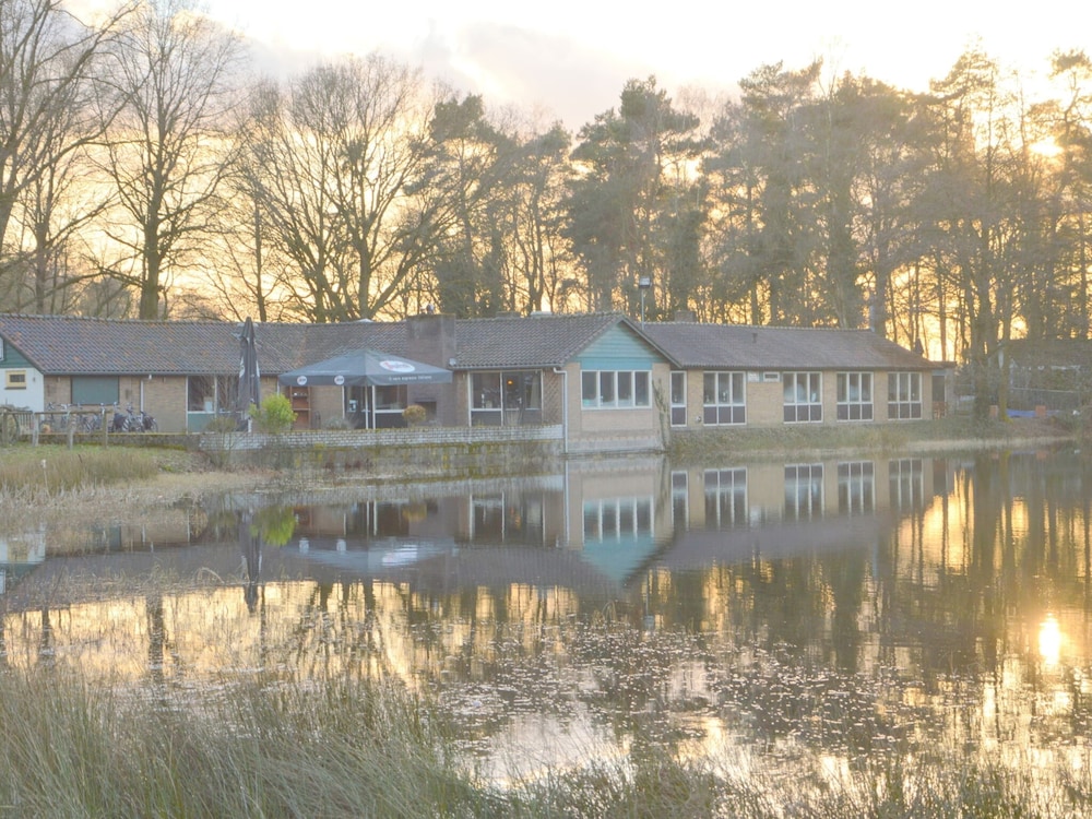 Completely Detached Bungalow in a Nature-filled Park by a Large fen view 2