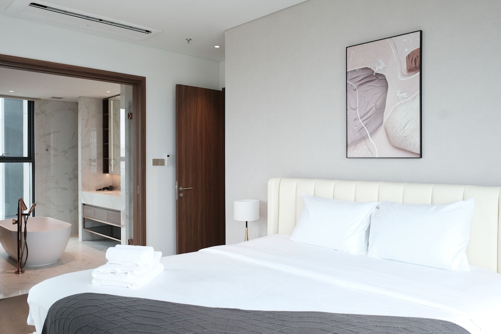 Metropole The Crest Thu Thiem Apartment