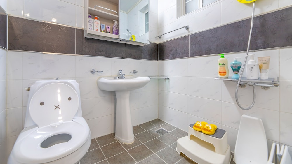Ganghwa Hi Mom Kids Spa Pension Yellow