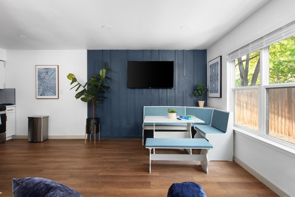 Posh & Serene 2BR w Private Patio