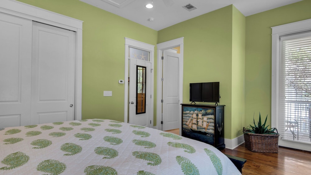 Minutes to the Beach - Gated Community With 2 Pools view 3