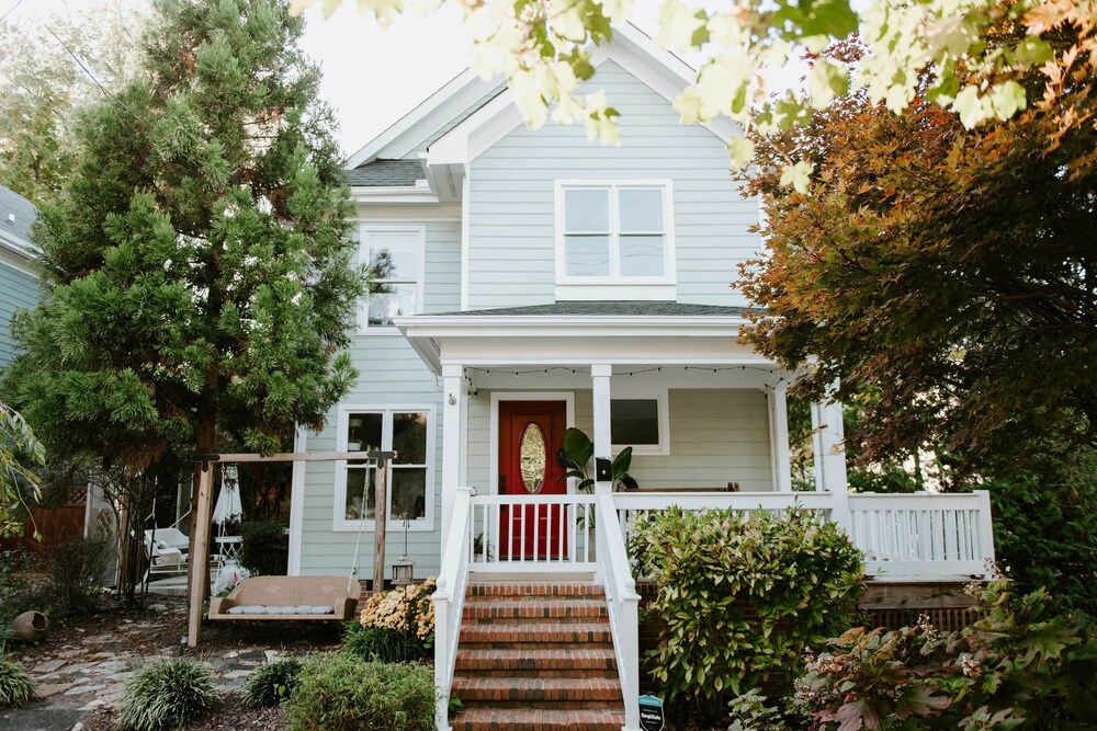 Home With Outdoor Oasis in Downtown Raleigh! in Raleigh, US