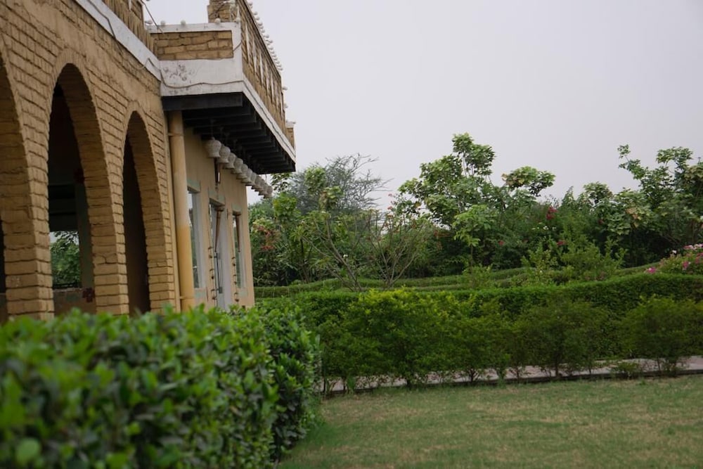 Sultanpur Resorts