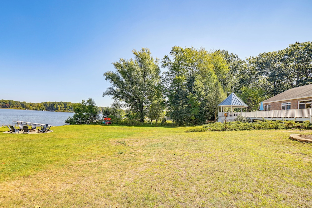 Live Large on Saddle Lake! Family Home w/ Dock