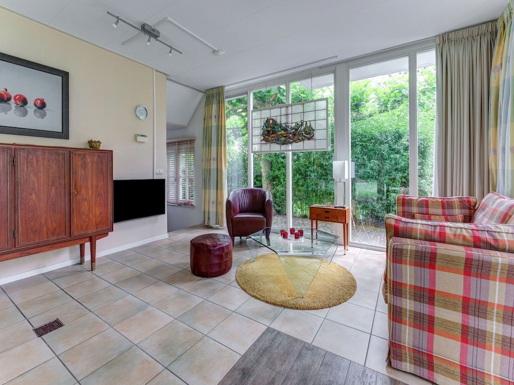 Picturesque Holiday Home in Oldenzaal With Jacuzzi, photo 57