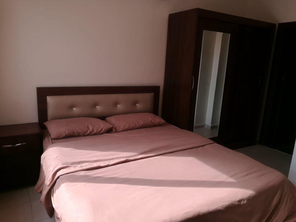 Cozy Dair Ghbar Apartments