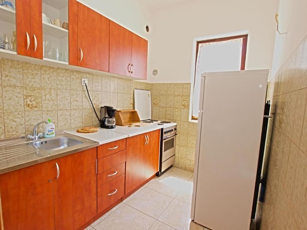 Cozy Apartment in Peroj With Terrace