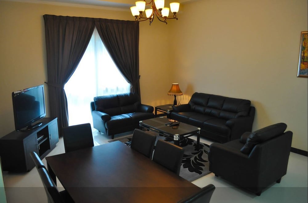 Golden Treasure Tower Family Apartment