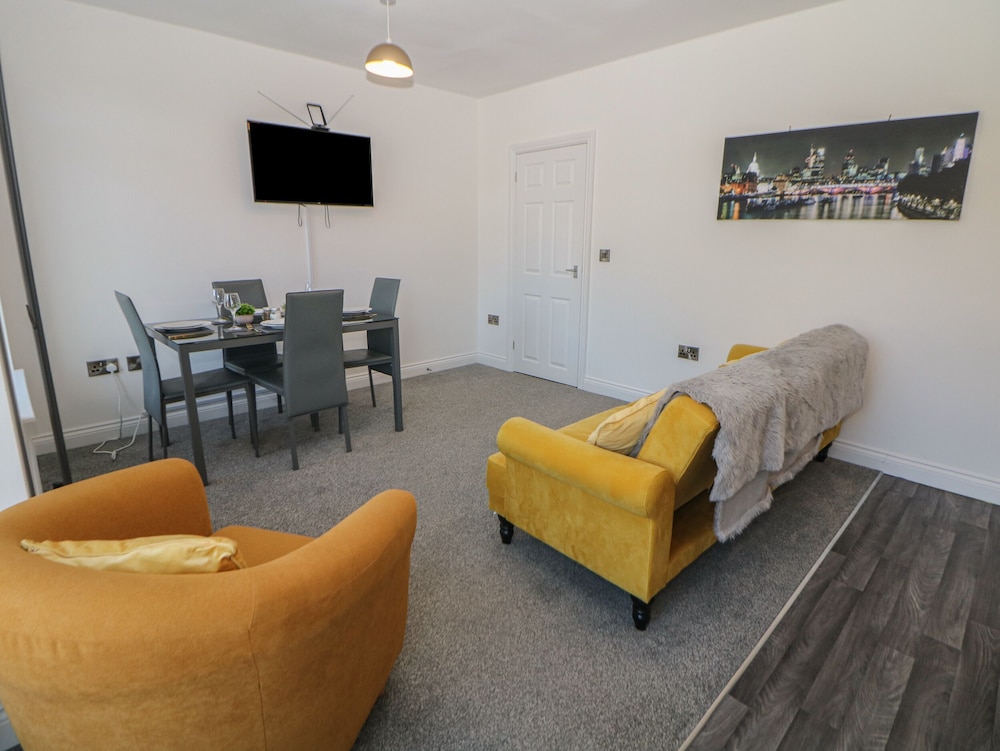 Flat 2 Englehurst Mews