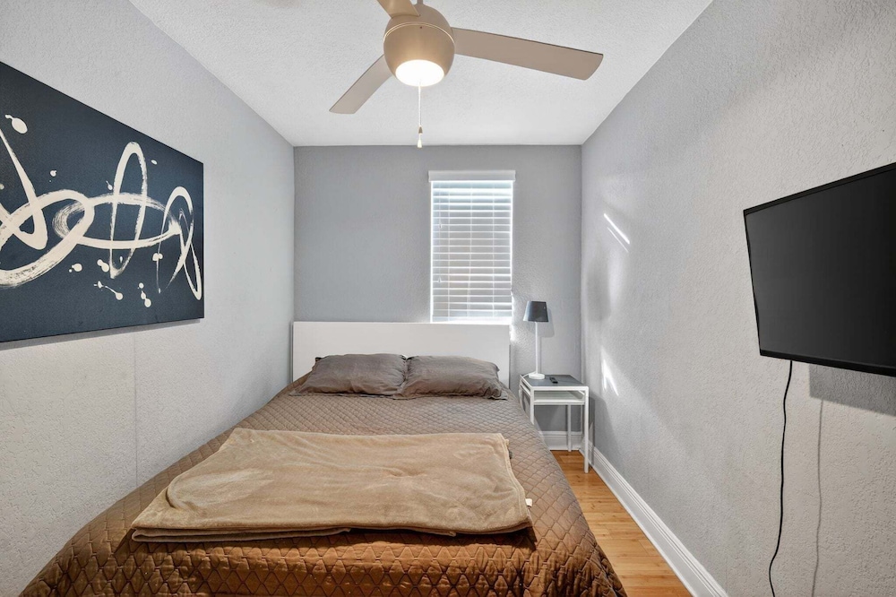 Modern Tampa Home Near Ybor And Downtown 3 Bedroom Home
