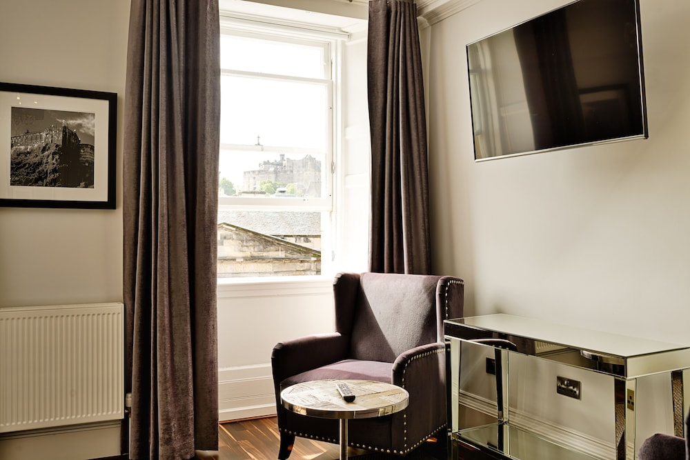 JOIVY Luxury George Street Apartments: Forth Suite