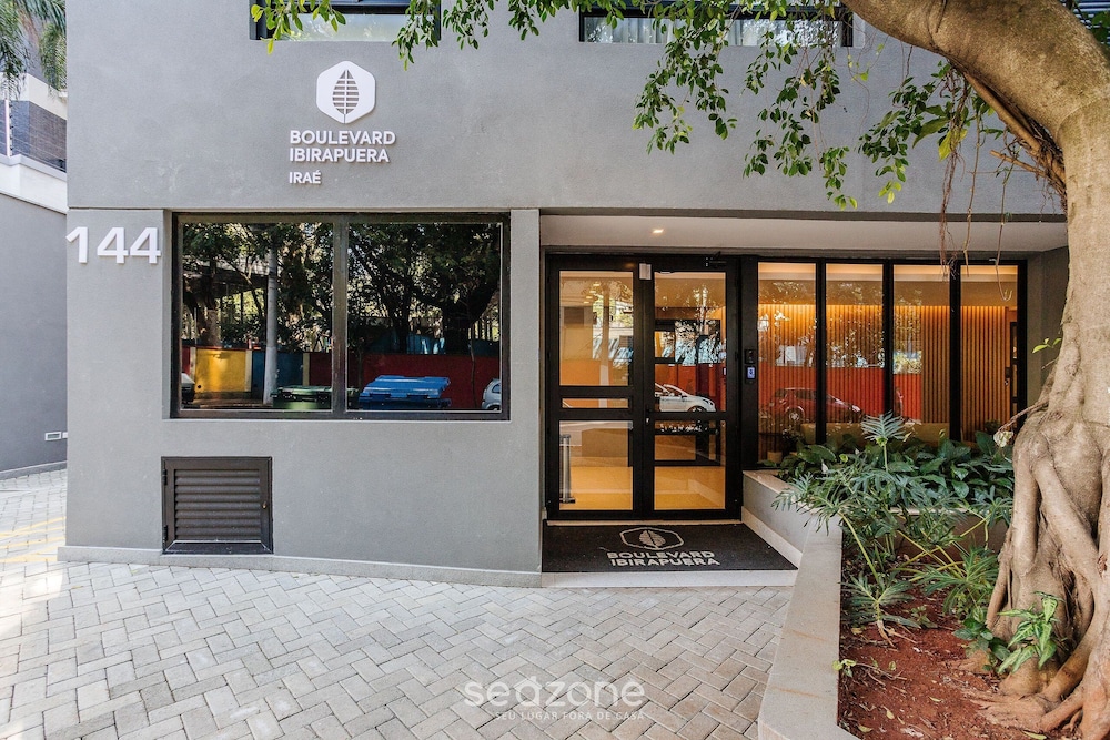 Modern Apartment w/ Pool Close to Shopping Bia035