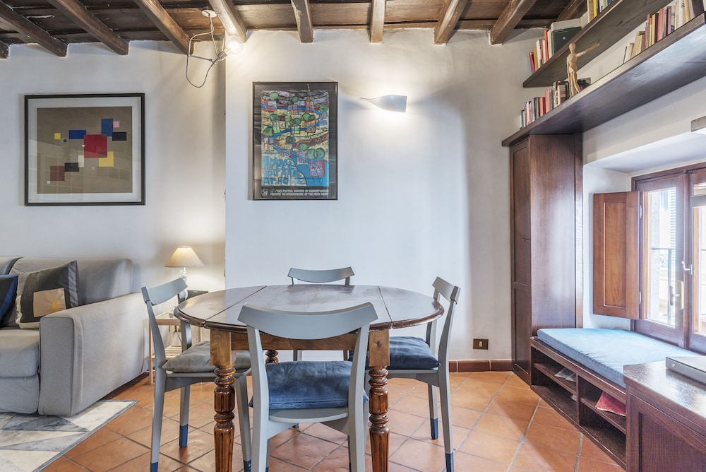 Stylish Flat Domus Aurea