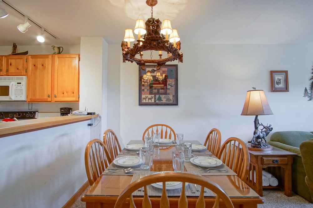 Camp 4 #2: 2 Bedrooms, 2.5 Baths: Slope Side, Gas Fireplace