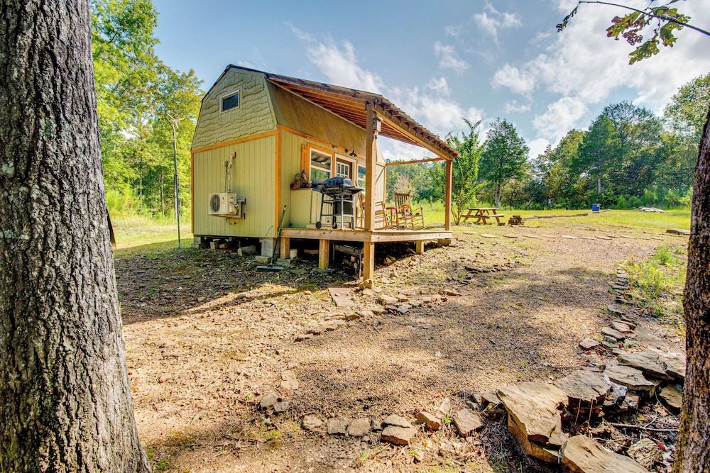 Creek Access, Fire Pit & Grill: Summerville Studio