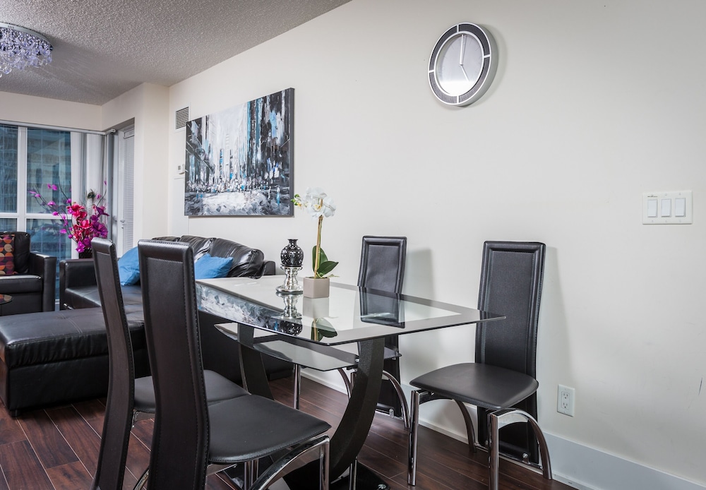 Applewood Suites - CN Tower & Convention - Image 3