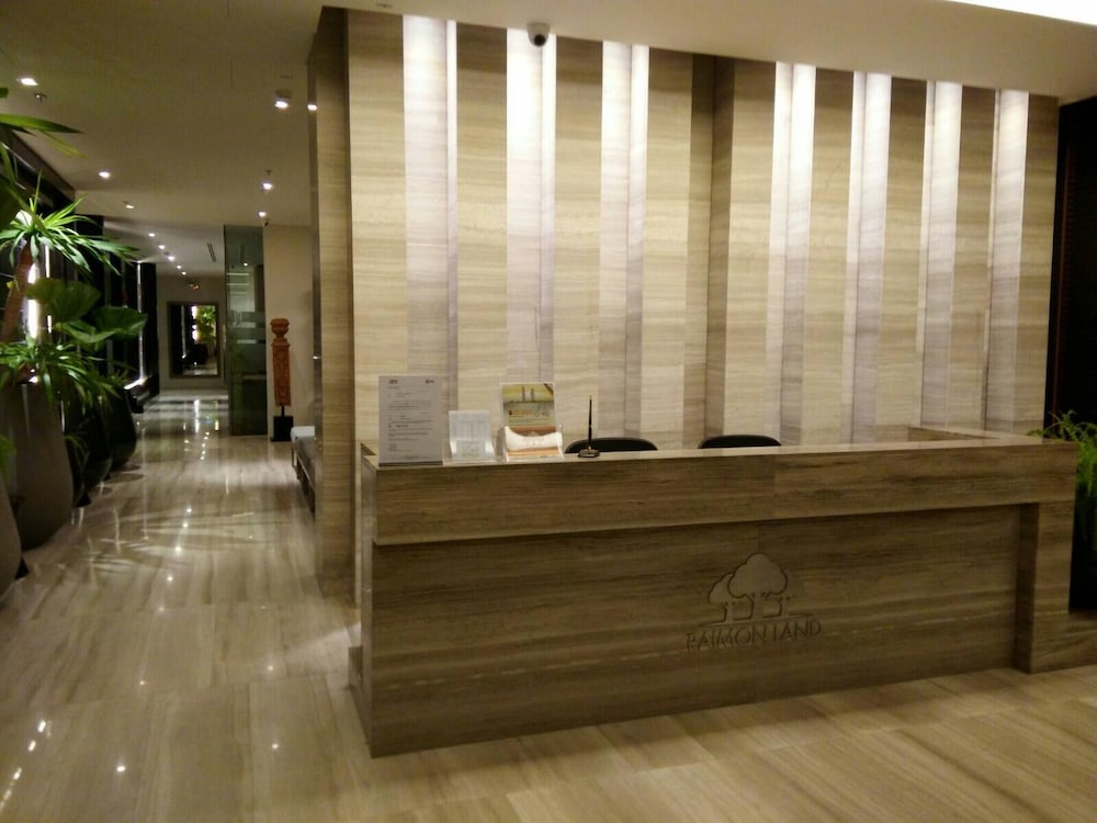 Luxury Large One Bedroom Seaview Serviced Apartment at Wongamat, Pattaya