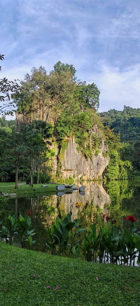 Mountain & Lake Views' Suite Cycas