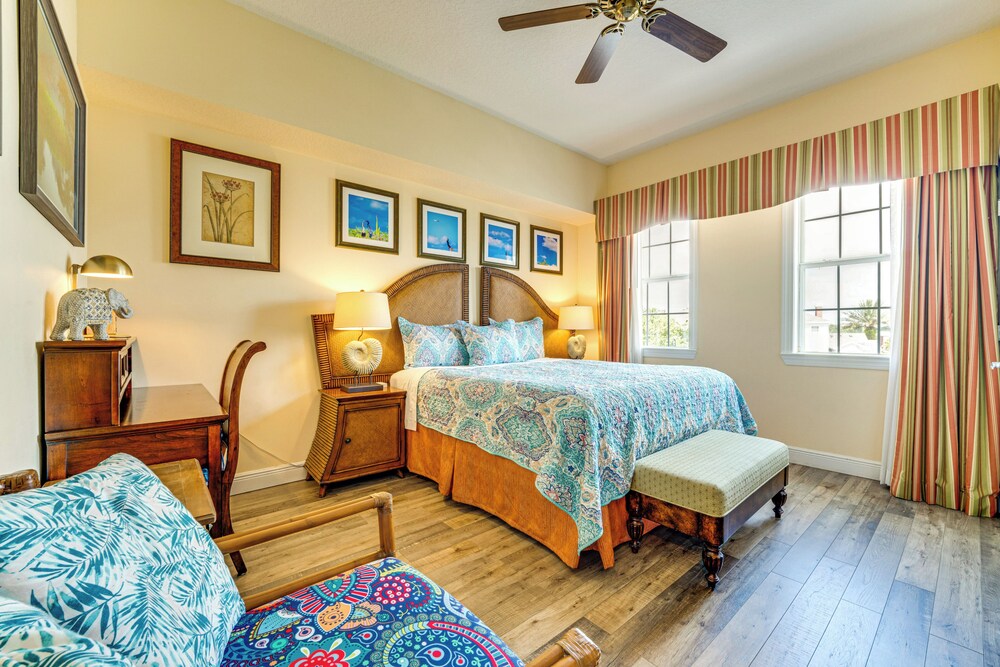 7 Mi to Disney World: Condo w/ 2 Balconies + Pools