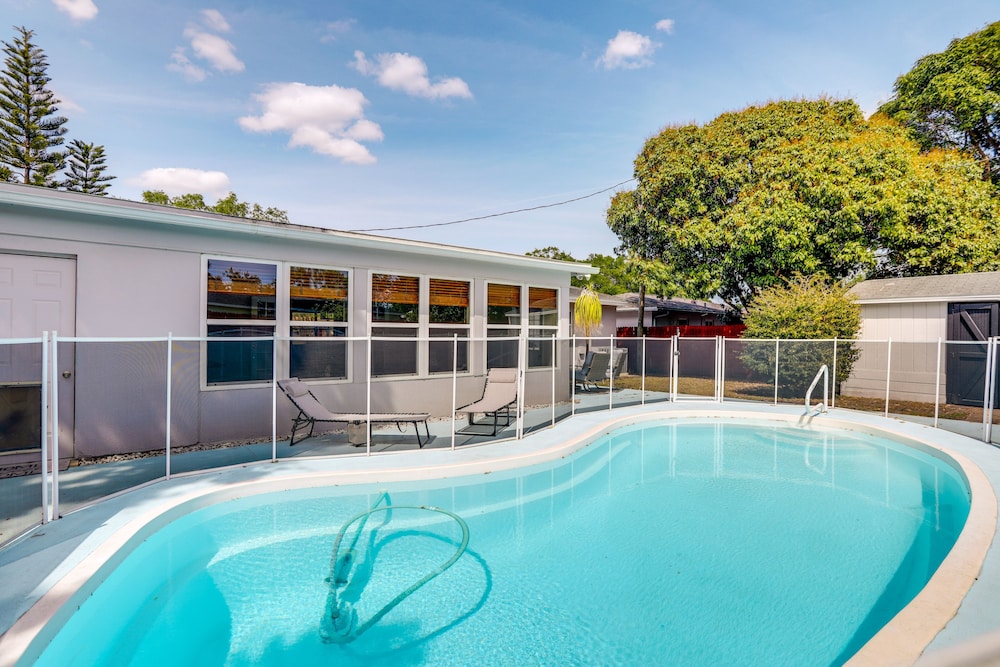 Sunny Kenneth City Vacation Rental w/ Private Pool view 5