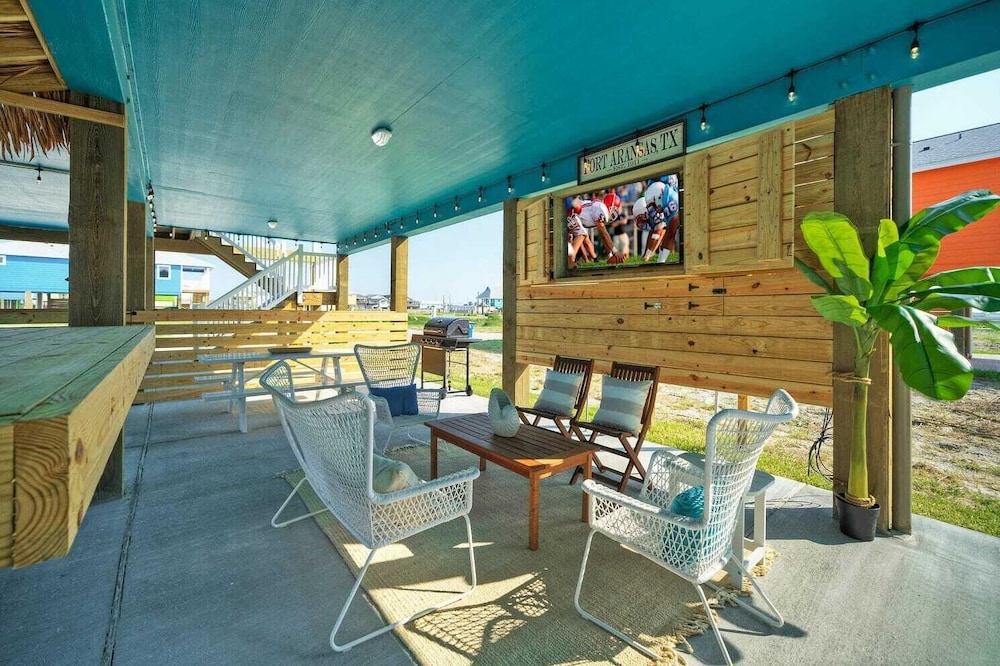 Sleeps 24 2 Homes, Priv Pool, Swing Bar, Patio Lounge Near Nature Preserve