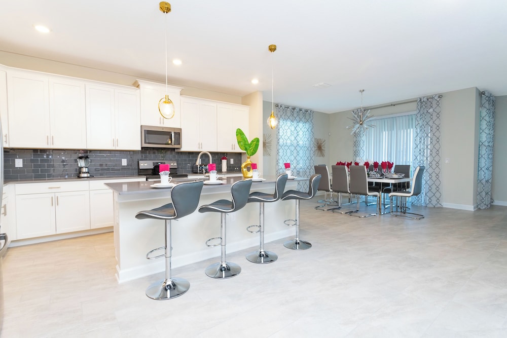 Gorgeous 6 Bd SF Close to Disney w Pool Champions Gate Resort 712 - Image 5