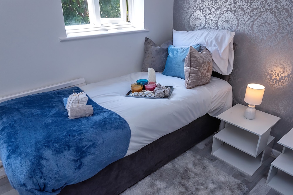 I Love London! A Stunning 2 Bed Home Sleeps 1-3!