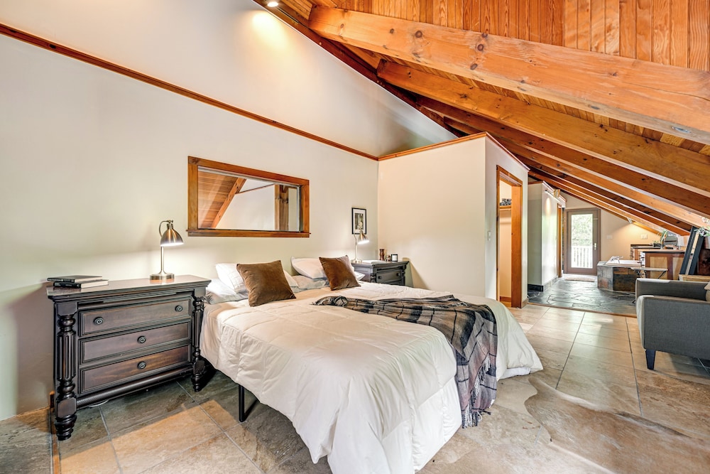 Riverfront Hudson Valley Gem w/ Beach Access!