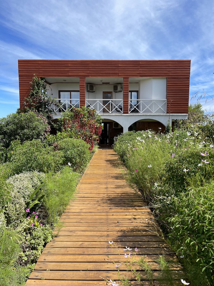 Hotel Teanehi - Image 1