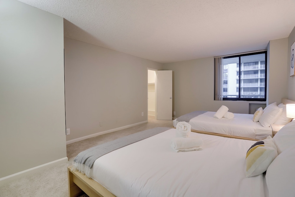 Modern Apt Near Airport & Metro