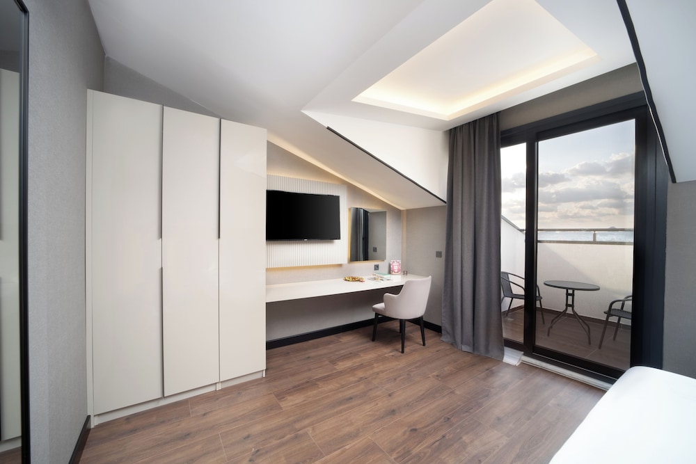 Pianoforte by Febor Otelleri ve Spa - Image 27