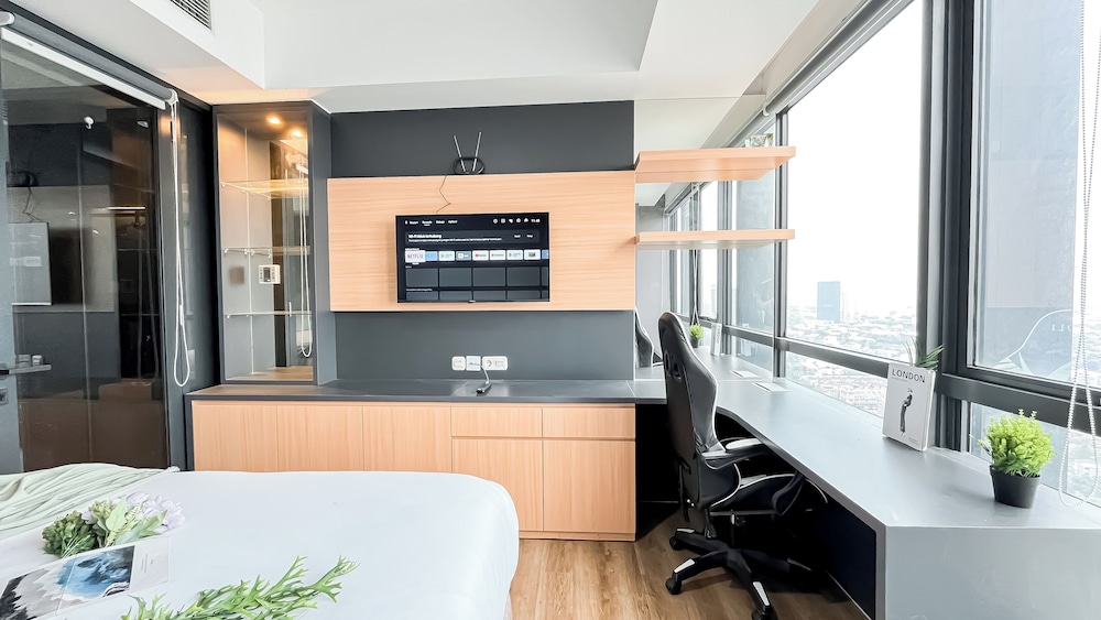 Urban Industrial Touch 1Br Apartment At The Smith Alam Sutera
