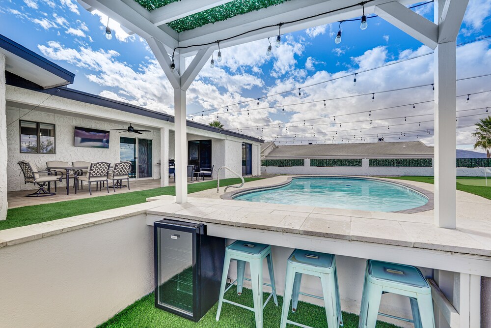 Sunny Arizona Oasis w/ Views - 2 Mi to Lake Havasu
