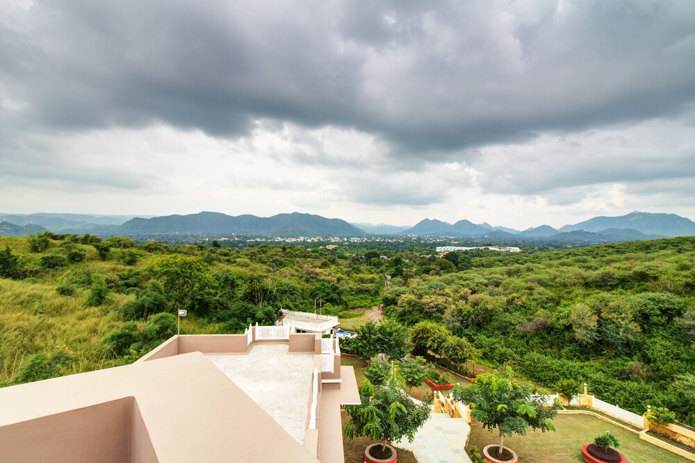 Mewar Mansion by Vista Rooms