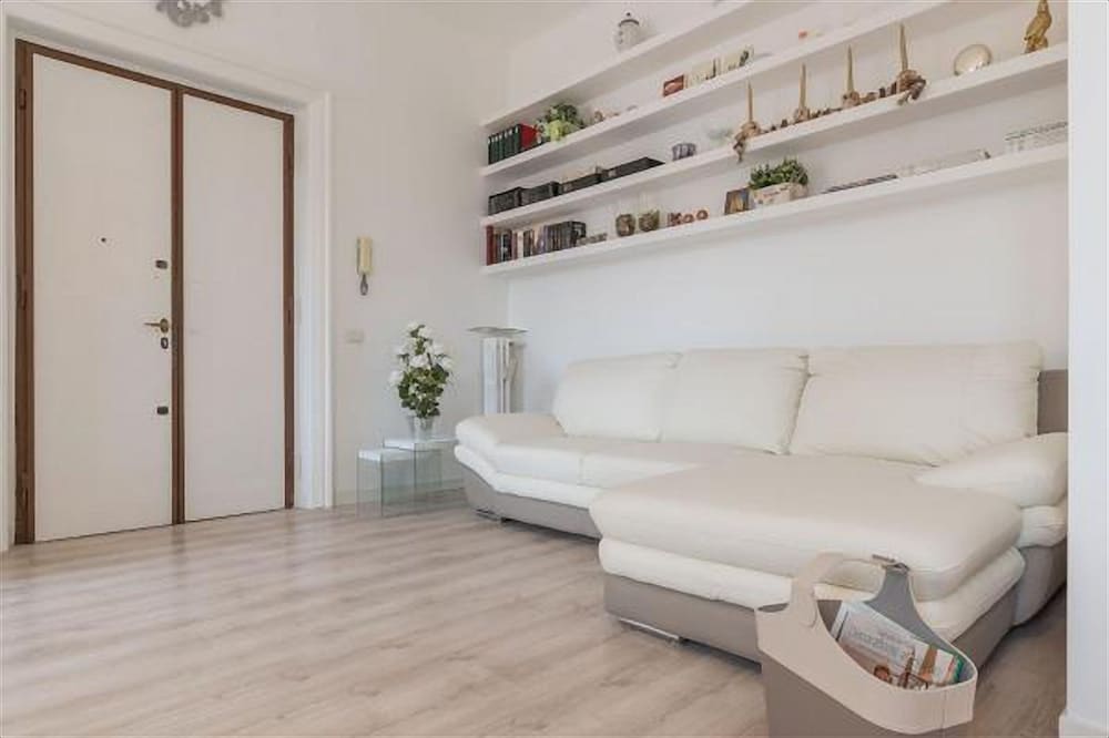 San Pietro Roomy Flat