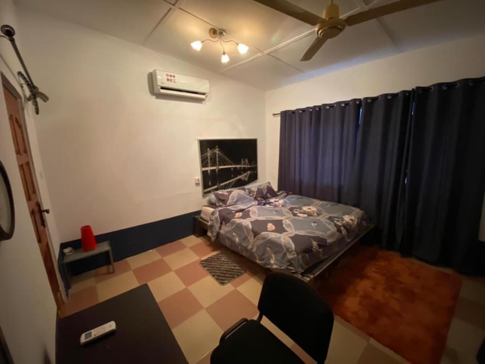 Stunning 2-bed House in Madina view 4